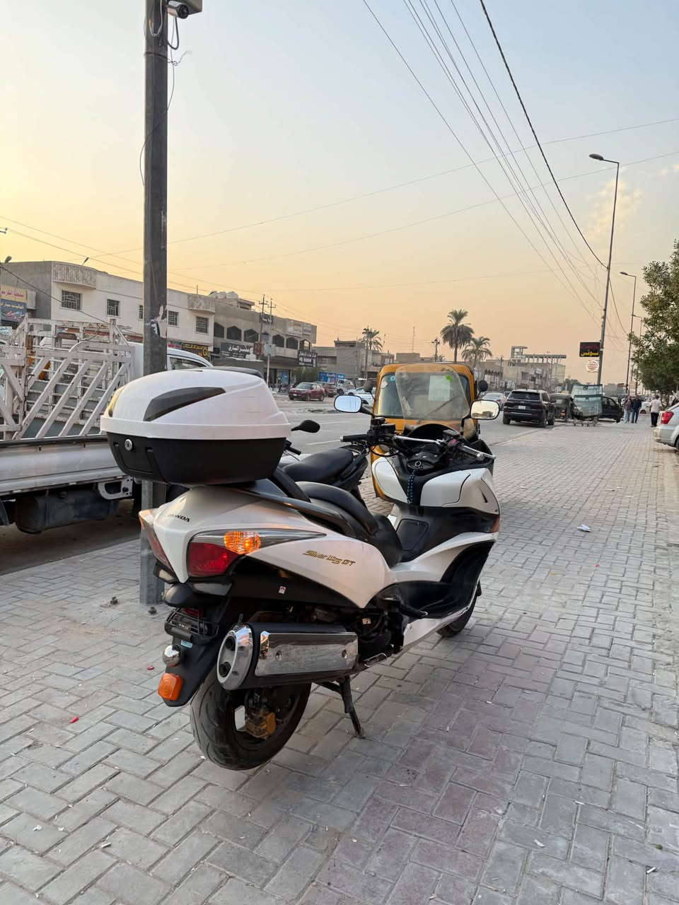 سلام عليكم للبيع سلفر ونج جي تي حديث ياباني  مكينه 600cc بل كارتون أوراق معرض موجوده بلاديه مكفوله ناعمه لأدخانه ولاصوت ولانضوح معدلها 180 ستان حساس اي بي إس وجي بي إس اوفر مود جنطه بلادي  جامه طويله بلاديه مري بلادي فجوج ذهبيه كهربائيات شغاله من طول لطول عل بلاد تجي تشغل وترايك لشمال جواها تخم تاير جديد دراجه لعابه نصبتها تخبل مكاني بغداد الدوره شارع 60📍السعر مليونين 250 💸محتاج فلوس واريد ابيع رقمي للشراي يتصل وبخدمته ***********📞
