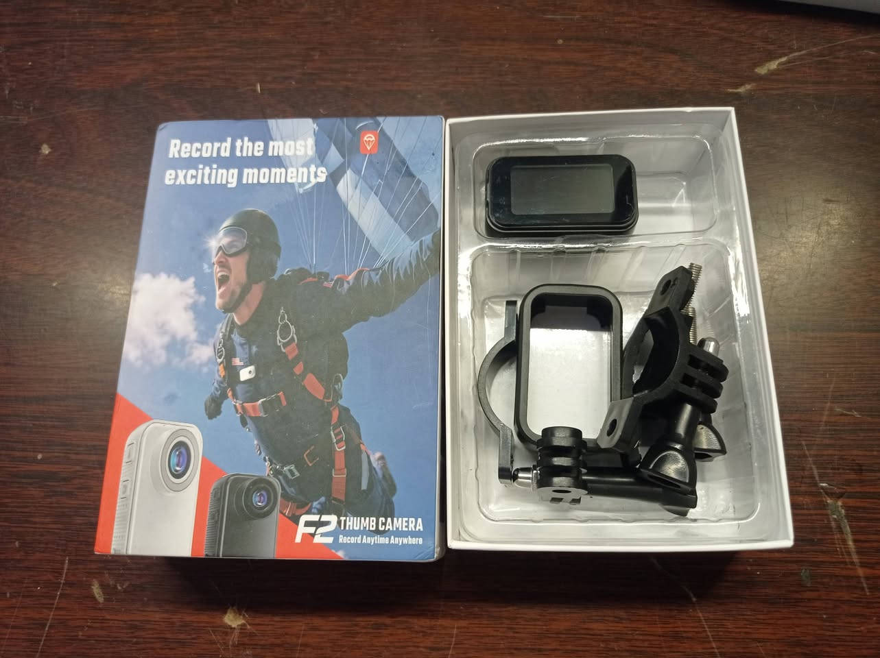كاميرا F2 Thumb Camera mini للبيع
كاميرا تصوير جيب صغيرة وعملية جداً (Thumb Camera)، ممتازة لتصوير الفلوغات، الرياضة، قيادة الدراجات، واللحظات اليومية بكل سهولة بدون ما تضايقك.
​🔹 المواصفات والمميزات:
​حجم صغير وخفيف جداً: تقدر تثبتها على الملابس، الخوذة، أو الستيرن/المقود.
​الملحقات: كاملة مع العلبة والقواعد الخاصة بالتثبيت (مثل ما موضح بالصور).
​الحالة: [مستخدمه شي قليل ].
​💰 السعر: [24] الف دينار (قابل للتفاوض البسيط)
📍 المكان: [القيارة]
​للتواصل أو الاستفسار: يرجى المراسلة على الخاص أو الاتصال على الرقم: [***********].
