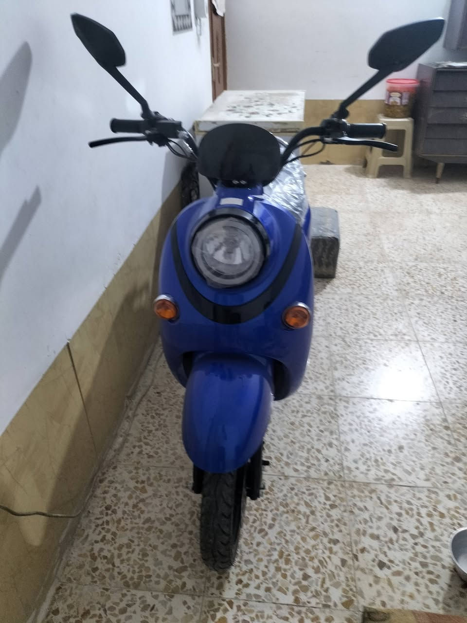 المحرك 1000w
البطاريه 6بطاريه25A-72V
الشحنه الوحدة 35km
السرعه القصوى 45km
شاشه ديجيتال
الإنارة LEDزنون
نظام التشغيل عند بعد +سويج
حجم الاطارات 10
نوع الفرامل الامامي دسك والخلفي بنز
انماط السرعة 3مستويات 
منفذ USBلشحن الهاتف
السعر 800
النجف
***********
