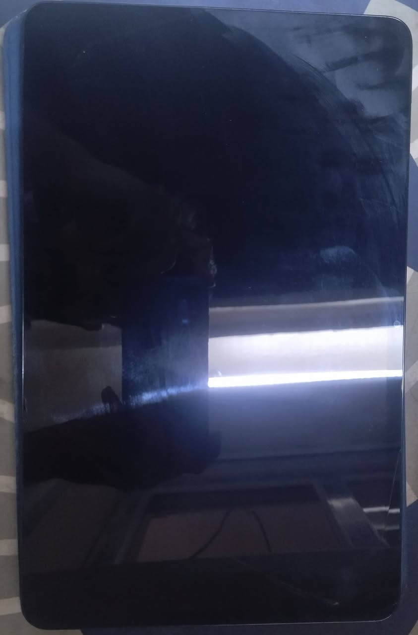 📱 للبيع HONOR Pad 8
✨ شاشة كبيرة 12 إنچ بدقة 2000×1200
⚙️ معالج Snapdragon 680
🧠 رام 6GB
💾 ذاكرة 128GB
🔊 8 سماعات ستيريو بصوت قوي وواضح 🔥
🔋 بطارية 7250mAh
⚡ شحن 22.5W
📸 خلفية 5MP + أمامية 5MP
🔌 USB Type-C
📶 Wi-Fi + Bluetooth
🤖 Android / Magic UI

الجهاز مناسب للدراسة، الأفلام، اليوتيوب، التصفح والاستخدام اليومي.

⚠️ ملاحظة: أكو شخط/شرخ خفيف بطرف الشاشة من الجهة اليمنى، مثل ما موضح بالصور. الجهاز شغال طبيعي 100%، ماكو أي مشكلة باللمس أو الشاشة، وما داخل تصليح أبداً.

📍 المكان: بغداد – الدورة
📞 للاستفسار واتساب فقط: ***********

💰 السعر: 250 ألف دينار .
