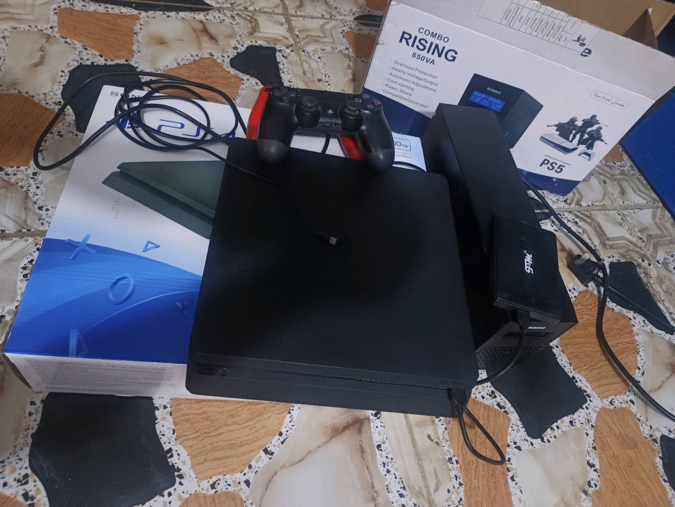 بلي فور PS4
مهكر نضام 12.2
كارتونه موجوده ( كل القطع جديده واستخدام قليل) 
مشتري قبل شهر وشوي
وياه UPS مال شحن 850
+ هارد. 500 كيكا + 500( مجموع 1 تيرا)(طن العاب) 
+ ثنين جويتسك اصلي 
 
 مراوس ب سيرس مع فرق حسب نضافه الجهاز
او بيع 400
 توصيل موجود 
***********