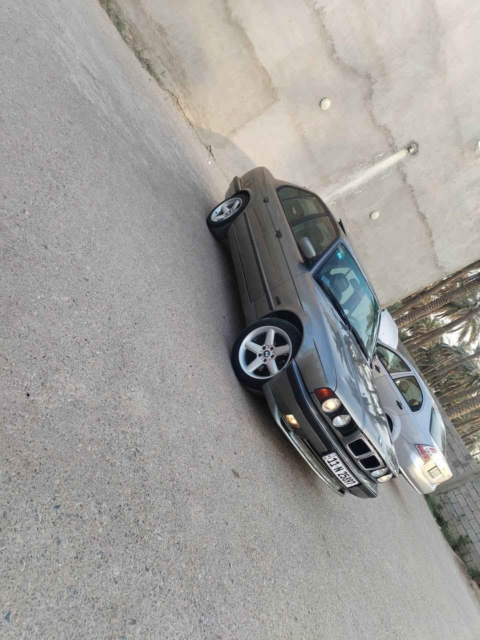 Bmw 525 موديل 91
 اصل مسكر عدل وارد يابان 
صفاح السياره موس 
سلايد شغال  4 جام شغال
تبريد ثلج
محرك وكير كفاله
برده خلفيه داخل جلد أسود m
دركه m سنتر لك شغال 
سياره بلاد بدون حادث بدون حادث نهائيا
بدون خياس بدون صبغ دواخل صبغ عام جماليه
كهربائيات وضفاير كلها عالبلاد بدون جطل واحد
ويل شنايزر أصلي 17 تخم تاير نضيف جدا
ستعمال شخصي
رقم بغداد دولي باسمي هزه وسنويه لل31
السعر 65 وبي مجال
***********  خط وبي واتس
