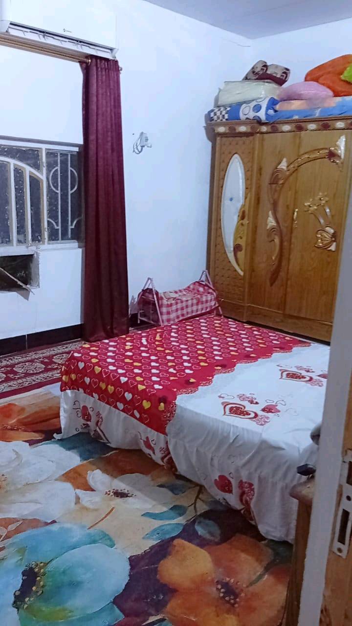 السلام عليكم  بيت للبيع او الايجار
📐 المساحة الكليه مع الحديقه  750 متر 
الواجهه 24 _ النزال 33 

سعر البيت 26 وبيه مجال 

📍 الموقع: خلف محطه بدر الدجى – يبعد عن الشارع 500متر ع شارع فرعي  – قرب المجمع الجديد ويبعد عن التبليط الجديد 50 متر 

🏠 تفاصيل البيت:
• غرفة نوم
• صالة
• مطبخ
• وغرفه وبرانيه قيد الانشاء 
-حمام 

 للاستفسار والاتصال
☎️*********** 

📲 واتساب متوفر على الأرقام أعلاه