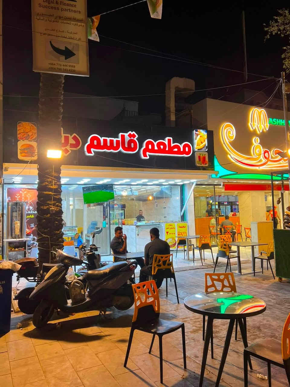 مطعم مقابيل مول الحارثيه كامل متكامل كلشي بي موجد بصف لحم بعجينه الجندول مساحته 8 الوجهيه ونزال 9 ميوزه وياه كامل بسب البيع عدم التفرغ 
***********
