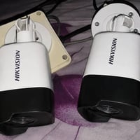 كامرات وبراكيتات وثرية للبيع 07718485267
