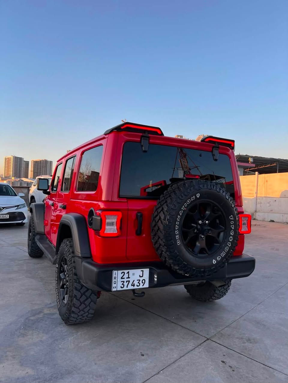 جيب رانگلر موديل ٢٠٢١
فئة willys المعروفة للاوف رود
سيارة عليها تخم تايرات جبلي firestone
سيارة حادثها كلش خفيف بدون صبغ 
ايرباك فقط جهة السائق و مصلح بلادي 
فئات ال 2WD , 4WD auto 4 high , 4 low
داخل جلد احمر
القمارة مصبوغة بلون البودي احمر 
شاشة تدعم apple car play و andriod auto
٤ جامات كهربائية ، گيج شاشة كبير 
ماشية ٤١ الف ميل 
مكينة 2000 تيربو 
لون احمر مميز 
السعر 270 ورقة و بيها مجال 
سنوية جديدة و بأسمنة
المكان سليمانية 

***********

 

جيب رانگلەر موديل ٢٠٢١ 
جۆرى willys تايبەت به اوف رۆد 
تاقم تايەى جەبەلى لەسەرە جۆرى firestone
دەعمەكەی زۆر بچوكه تەنها ايرباگى سايەق تەقيوه و بيلاد دانراوەتەوە  
بێ بۆياخه بە شەرت 
ناو سوورى جلده 
سەقف رەنگى سووره 
جوانكارى زۆرى هەيه 
شاشه apple car play w android auto 
گێج شاشه گەوره 
چوار جام كارەبا  
مەكينه ٢٠ تۆربۆ 
٤١ هەزار ميل رۆيشتووه 
سعر 270 و معامەله 
سەنەوى تازه بە ناوى خۆمانه
شوێن سلێمانى 

***********
