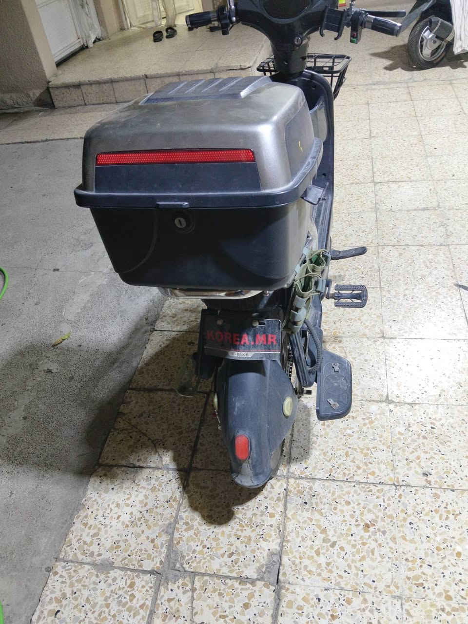 موطورين للبيع السعر 650 الف 
الشحن بطارية نص عمر 
العدد مال بطاريات 5 مناقصه شي 
والبوتين تعمير جديد داخل و خارج 
كشن جديد و تايات جدد و ايرمنية شغاله 
كلها 
التفاصيل عل رقم 
***********
