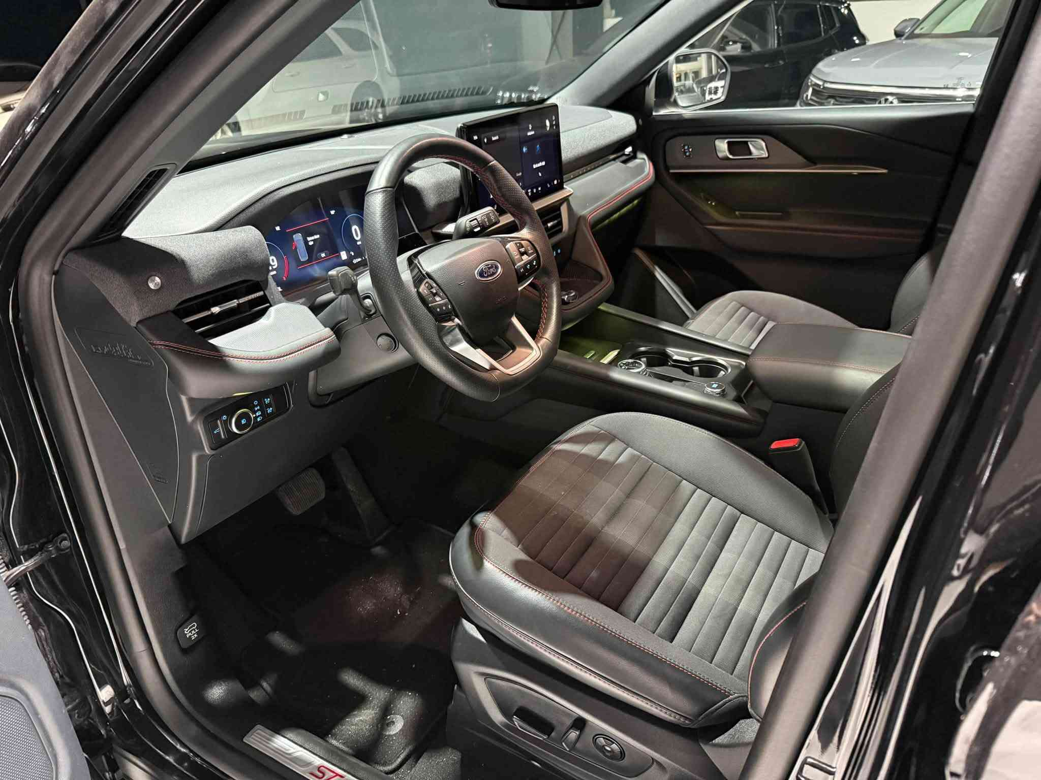 Ford Explorer ST line 2025
‎العداد : 13 الف مايل
‎محرك ٤ سلندر ٢٣٠٠ توربو ٣٠٠ قوة حصان
ظرر: سيارة بدون صبغ بس سندوق بي تعديل بارد PDR 
‎بجم و خلفي کبس بشرط
كافة ارباگات سليم✅
‎1/1. اعلی مواصفات
1FMUK8KH0SGA46222

‎بانوراما
فور ويل4*4
‎٤کامیرا 360
‎شاشە کبیر 
‎٧ راکب 
‎کیج ديجيتال
‎وایرلیس جارج 
‎بصمة تشغيل
‎حساسات امامية+خلفية
‎بصمة ابواب
‎شغال Remot start
‎صندوق شفط كهربائي
‎رادار امامي (تحديد مسار)
‎رادار جانبي (نقاط عمياء)
‎رادار خلفي (التحذير من الاصطدام)
‎شفتات استيرن
‎استيرن تدفئة
‎كشنات جلد و شامو vip
 كشنات تدفئة+ تبريد +مساج‎
‎هاند بريك بصمة
‎مانع انزلاق

‎‏‎ مکان سیارة اربیل 
‎‏‎سیارة بدون رقم تترقم شمالي 
‎‏‎‏‎للاتصال والاستفسار
‎اسیاسیل ***********☎️
‎☎️کورك ***********
