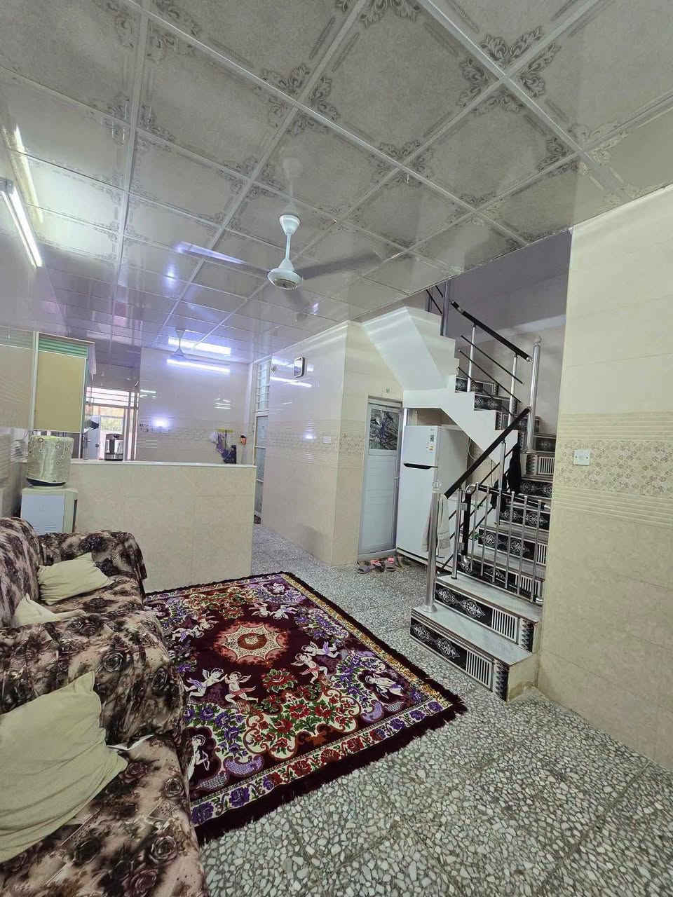 بيت لبيع بشارع المطار القديم المساحه ١٠٠متر طابقين يحتوي على غرف ٢ وصالات ٢ ومطبخ وستقبال ومكشوفه وصحيات السعر ٣٨وبي مجال للستفسار *********** مكتب بركات ام البنين قرب مثلجات سنبله
