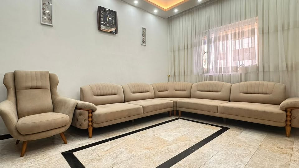 ديوان تركي للبيع نظيف جداً سعره 700 مكانه مجمع الشعب السكني
***********
