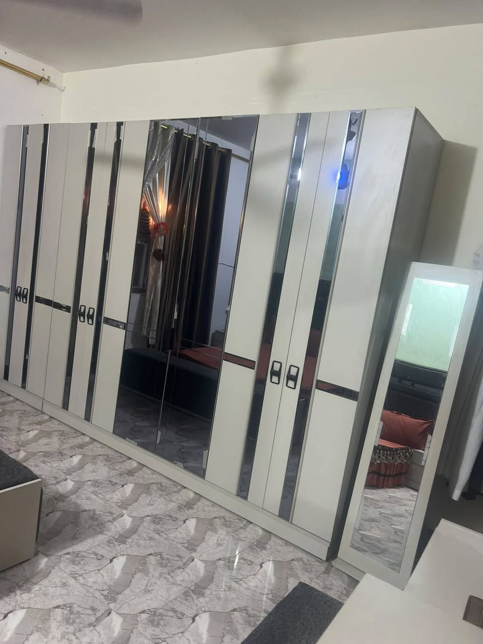 غرفه تركيه تخبل للبيع الله يشهد ما صارلي شهر من شتريتها وتوازيت ع فلوس ورايد ابيعها
مكاني فلوجه السكنيه دور واطئه الكلفه.

السعر اني اخذتها ب1.800 الله يشهد 

واريد ابيعها ب1.600 مصارلي شهر من اخذتها والله بس توازيت .
رقمي واتساب واتصال ***********
