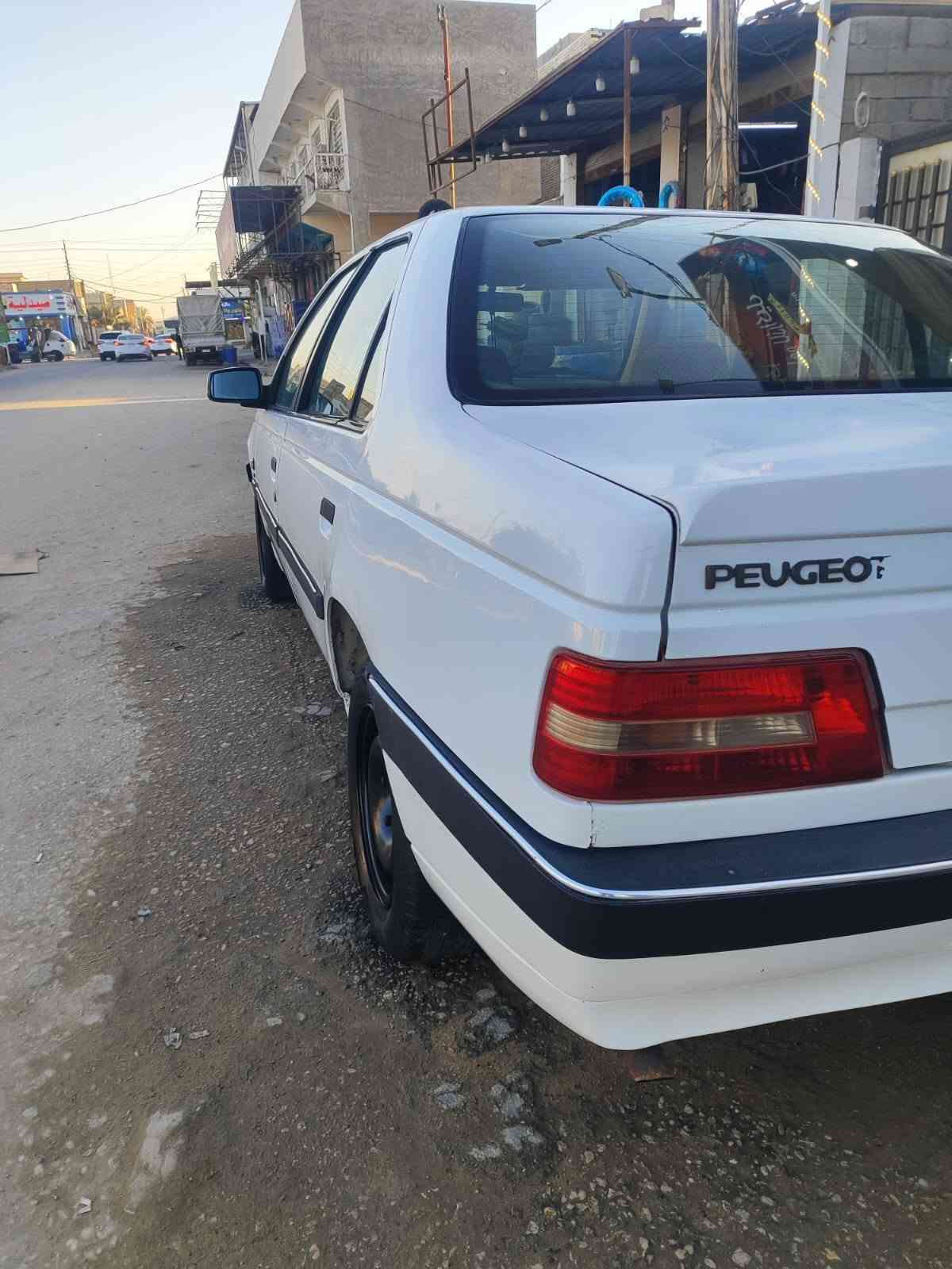 سلام عليكم سيارة لميس موديل  13 سيارة نظيفه من كلشي جاهزة مكينه وكير وتبريد شغاله بس بيها شويه باردات السعر 37 وبيها مجال االاستفسار ***********
