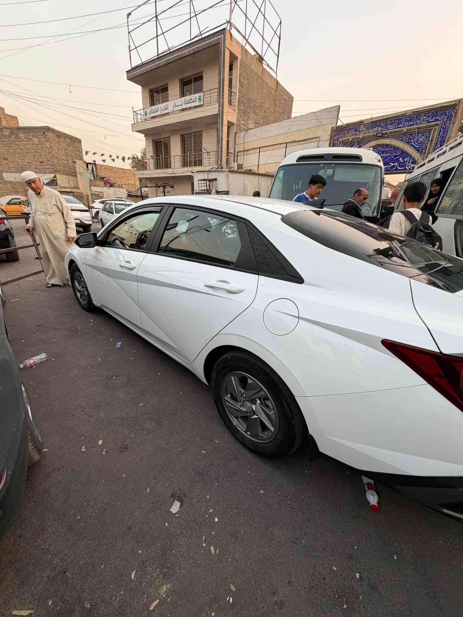 🚗 هيونداي النترا 2024 ابيض امريكي
🌏 وارد أمريكي
🔺 المواصفات نص فول
▪️ محرك 2000 DOHC دوش
▪️ كير على وضع الشركة
▪️ سويج 
▪️ رادارات 360 درجة
▪️ رادار جانبي للنقطة العمياء ⚠️
▪️ رادار خلفي ‼️
▪️ رادار أمامي ❗️
▪️ تحديد مسار + سياقة آلية
▪️ توقف ذاتي عند الاقتراب من سيارة 🚳
▪️ لايت زينون عدسات + LE▪️ كامرة دوارة
▪️ شاشة لمس، نفكيشن، Wi-Fi، GPS، Android Auto + CarPlay 📲
▪️ فول تحكم ستيرن
▪️ كروز مثبت سرعة
▪️ 3 وضعيات قيادة: Smart - Sport - Normal
▪️ أوتو هولد + إطفاء المحرك الذاتي
▪️ منافذ USB / AUX / 12V
▪️ نظام ABS / مانع انزلاق
▪️ شاشة ضبط بالدشبول
▪️ حساس إطارات
▪️ تبريد كلشي بلادي على وضع الشركة
🔺 معلومات السيارة
▪️ رقم اربيل تحويل مباشر 
▪️ هزة جديدة 2027
▪️ السنوية لحد 2031
🛠️ الضرر
▪️سياره كفاله عامه عدة حادثها الي هوه بنيد مبدل ابيض
▪️ بدون دواخل لغد شاصي، بدنه براكيت راديترات
▪️ إيرباك ستيرن فقط
▪️ تبريد وكلشي بلادي على وضع الشركة
▪️صور الحادث بل منشور
📍 مكان السيارة
▪️ الكاظمية
📱 رقم صاحب السيارة
***********
السعر 🔥147 وبيها مجال بسيط
💥 متواجد اتصال واتساب
السيارة ماشيه 27
