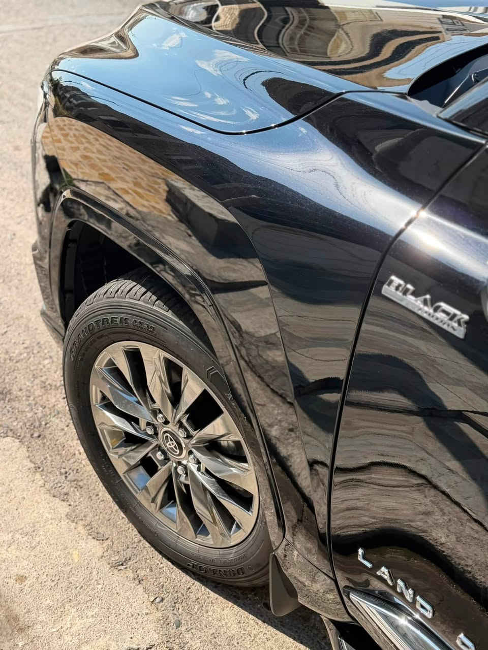 Land cruiser Vx Limited S Black Edishin  2025
شركة جيهان ضمان وصيانة مجانية
عداد : 12.900km
المواصفات: فول مواصفات ١/١ معروفة

شاحن لاسلكي (وايرلس)
ثلاجة
سماعات JBL 
6سلندر (4000) تنفس طبيعي
بصمة
كامرات محيطية (360) درجة
رادار 360درجة
فتحة سقف
كراسي جلد
كراسي : كهرباء-خزن ميموري-تدفئة-تبريد
كراسي خلفية (تبريد)
كراسي مقعد الثالث (كهربائي)
تشغيل عن بعد
شاشة كبيرة
شاشة عرض الاعطال
صندوك كهرباء
فور ويل
دبل كير(عادي+اوتوماتيك)
حساسات (360) درجة
مري كهرباء (شفط) AUTO
مري_جانبي_تدفئة
مرايا_جانبية_حساسة_للضباب_تعمل_تلقائياً 
وبعد هواية مواصفات ماتنذكر…

ملاحظة : سيارة مغلفة PPF ضمان 10 سنوات + تضليل 80‎%‎ موافقة مرور

المكان اربيل للاستفسار :
***********
***********
