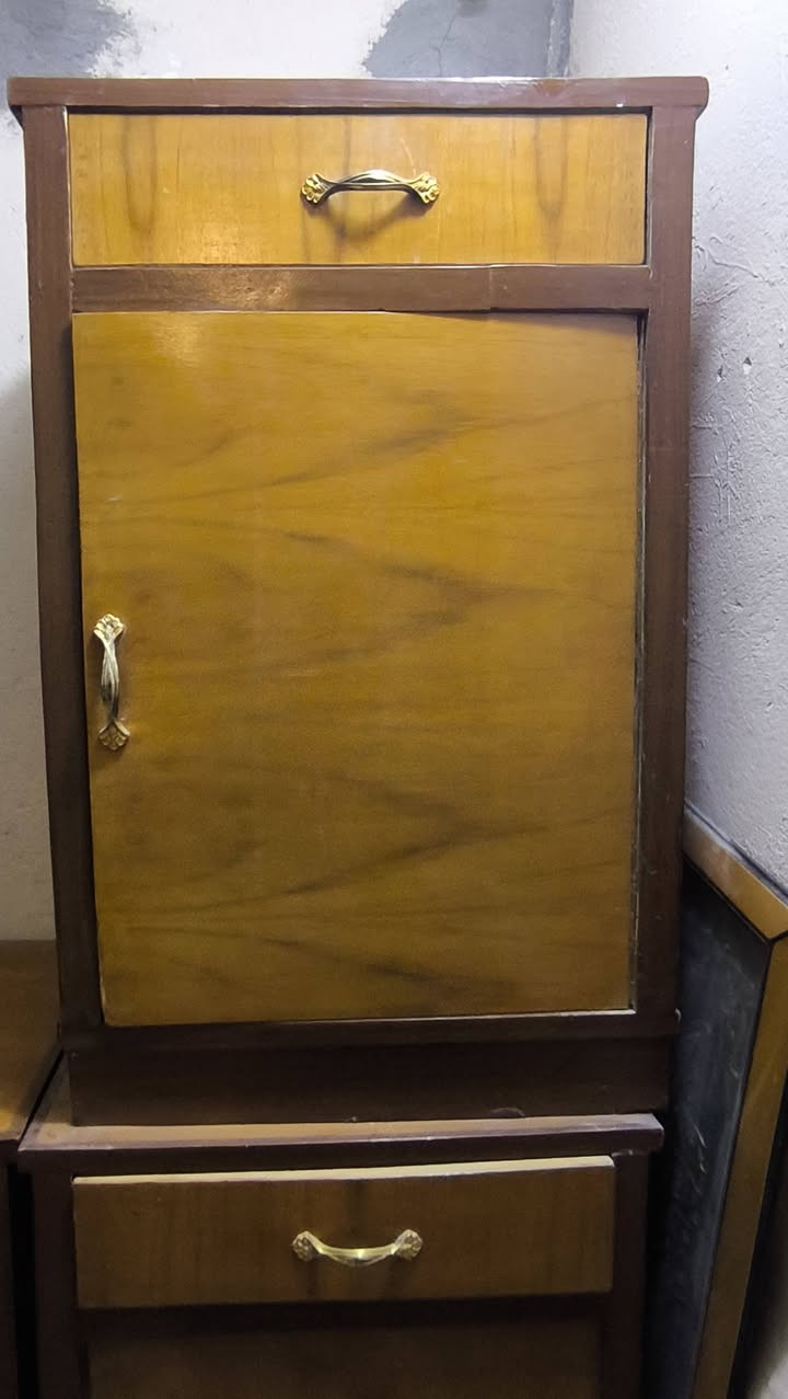 كومديات عدد 3  مابيهن اي ضرر مفصلهن تفصال  سعر 60 بلازمه حجم 32 سعره 60 رقم ***********
