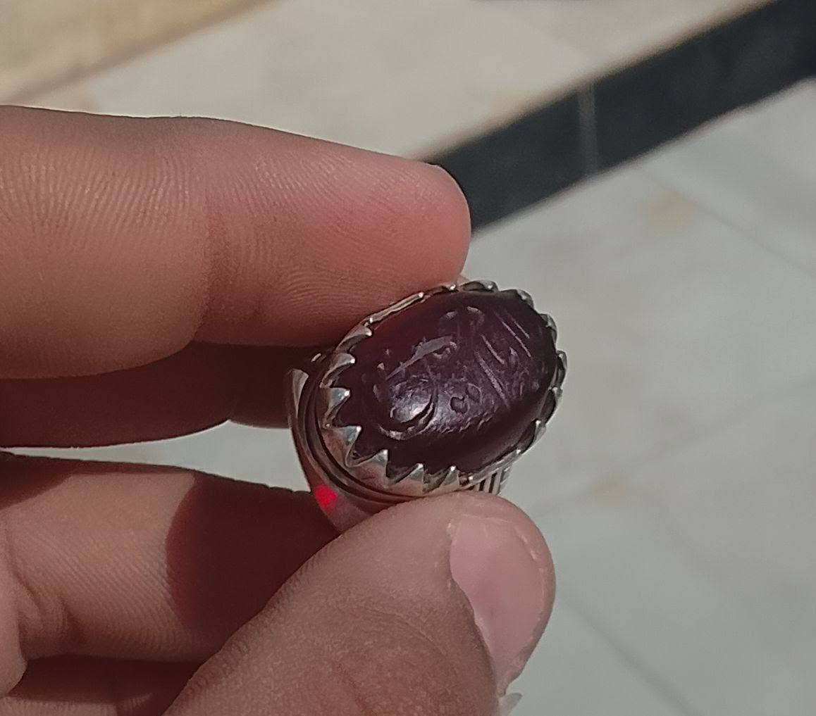 للبيع خاتم فضة 925 رجالي ثقيل
الحجر: عقيق يماني كبدي طبيعي أصلي
النقش: يا إمام حسين - خط يد
الحالة: نظيف جداً والصور بالشمس
المكان: العمارة - ميسان
السعر: 150 ألف قابل للتفاوض للجادين فقط
واتساب: ***********
