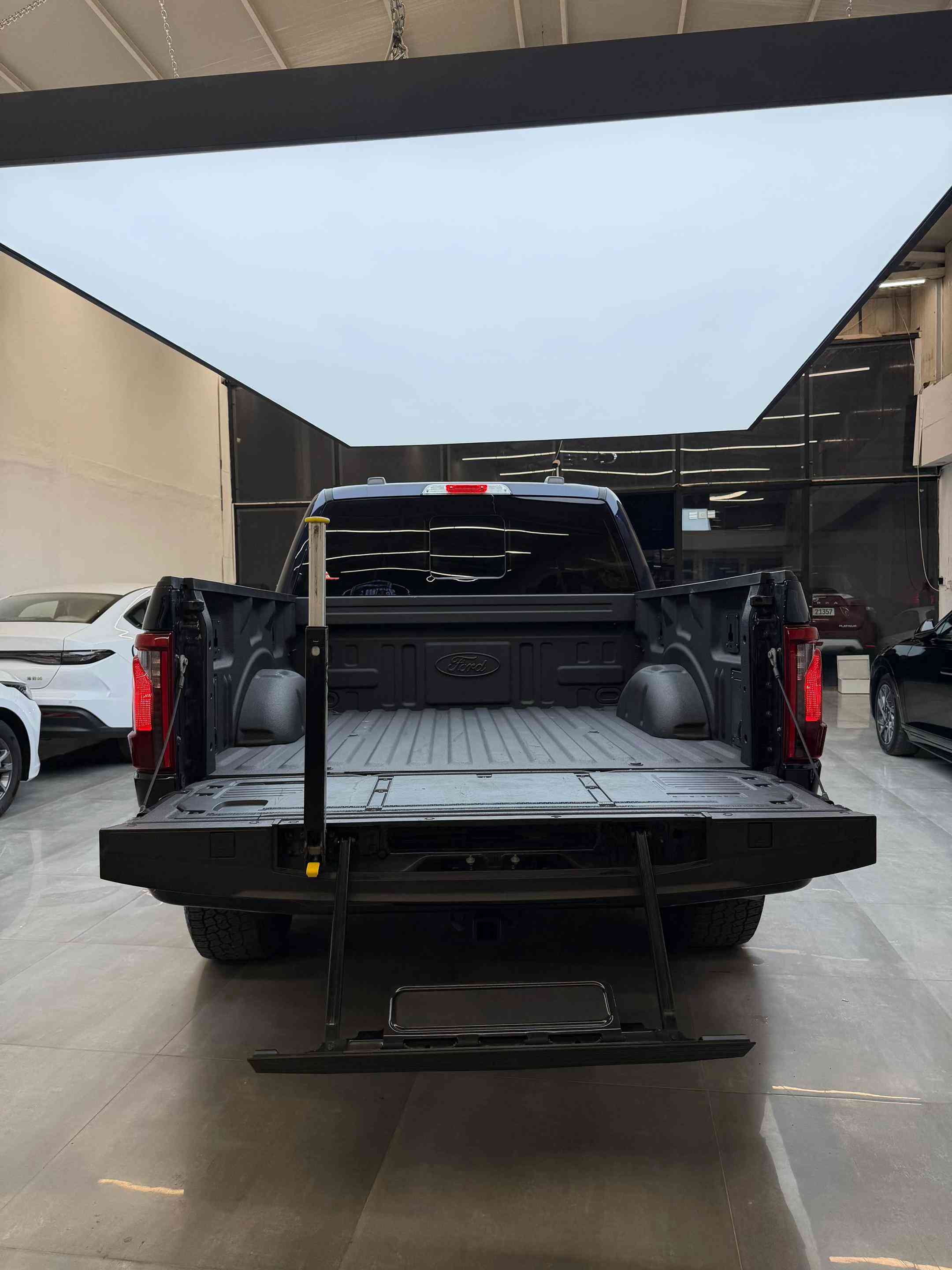 #فورد_f150  الفخمة #موديل_2024  هايبرد 🔋🔋⚡️ بانزين  عداد المسافة: 16 الف مايل mi  #الموصفات XLT BLOCK كير طرح شاشة كبير  محرك V6 3.5 هايبرد  بدي قصير باب طويل المرغوب  كتاب تضليل جديد رسمي / مغلف كامل BBF اصلي السيارا  المعرفة السعر اكتب في تعليق ( 24 ) سوف يتم الرد عليك مباشر  رقم شاصي 1FTFW3LDORFB13918 حادث بصيط : جملغ + باب فقط  ( بجم كبس )  مراوس وشراء سيارات شمالية فقط  اتصل *********** اتصل *********** #مكان_اربيل خلف شركة ازدي شارع ١٠٠ متر #مصطفی_كارس 📍

نص مكتوب في الصور:
- 2024 Ford F150 Xlt 1FTFW3LD0RFB13918 from the USA
