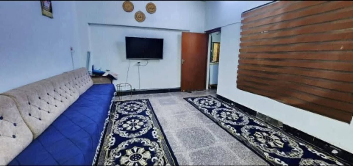 قطع من بيت المساحة ١٠٠ متر
الواجهة ٤ ونزال ٢٥ 
بسعر أرض 
طابو سكني صرف 
يحتوي على كراج واستقبال وصالة وغرفة نوم وترك خلفي وغرفة نوم بالطابق الثاني.  
بداية ام الكبر والغزلان الثانية قرب حسينية الكتاب والعترة 
السعر 135 قفله بدون أي عملة لان ماكو هيج سعر بهذا المربع كله . 
***********
