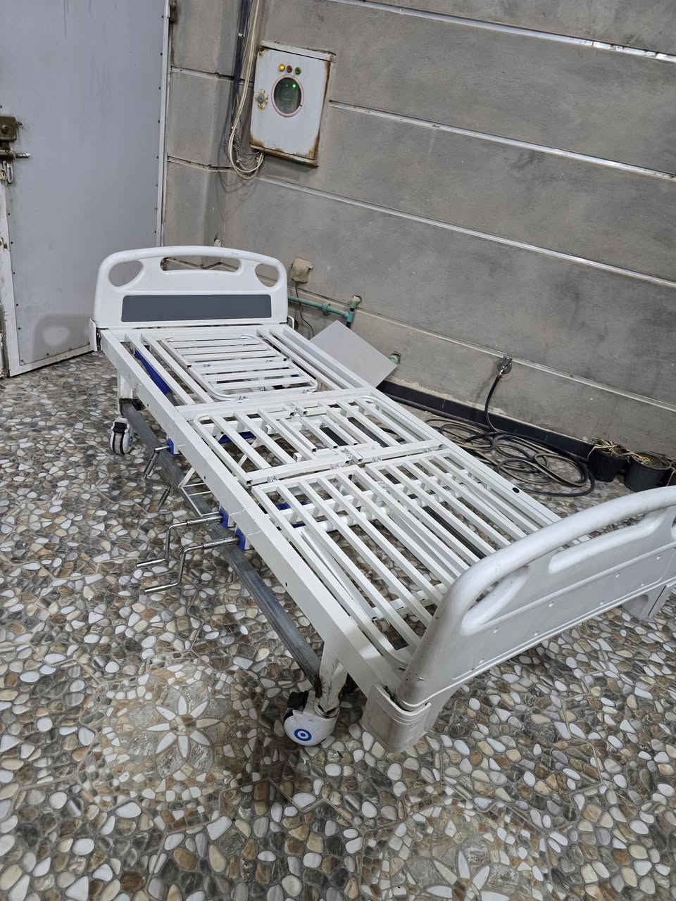للبيع سريرطبي خمسة حركات بسعر ٢٥٠ الف نهائي ***********
