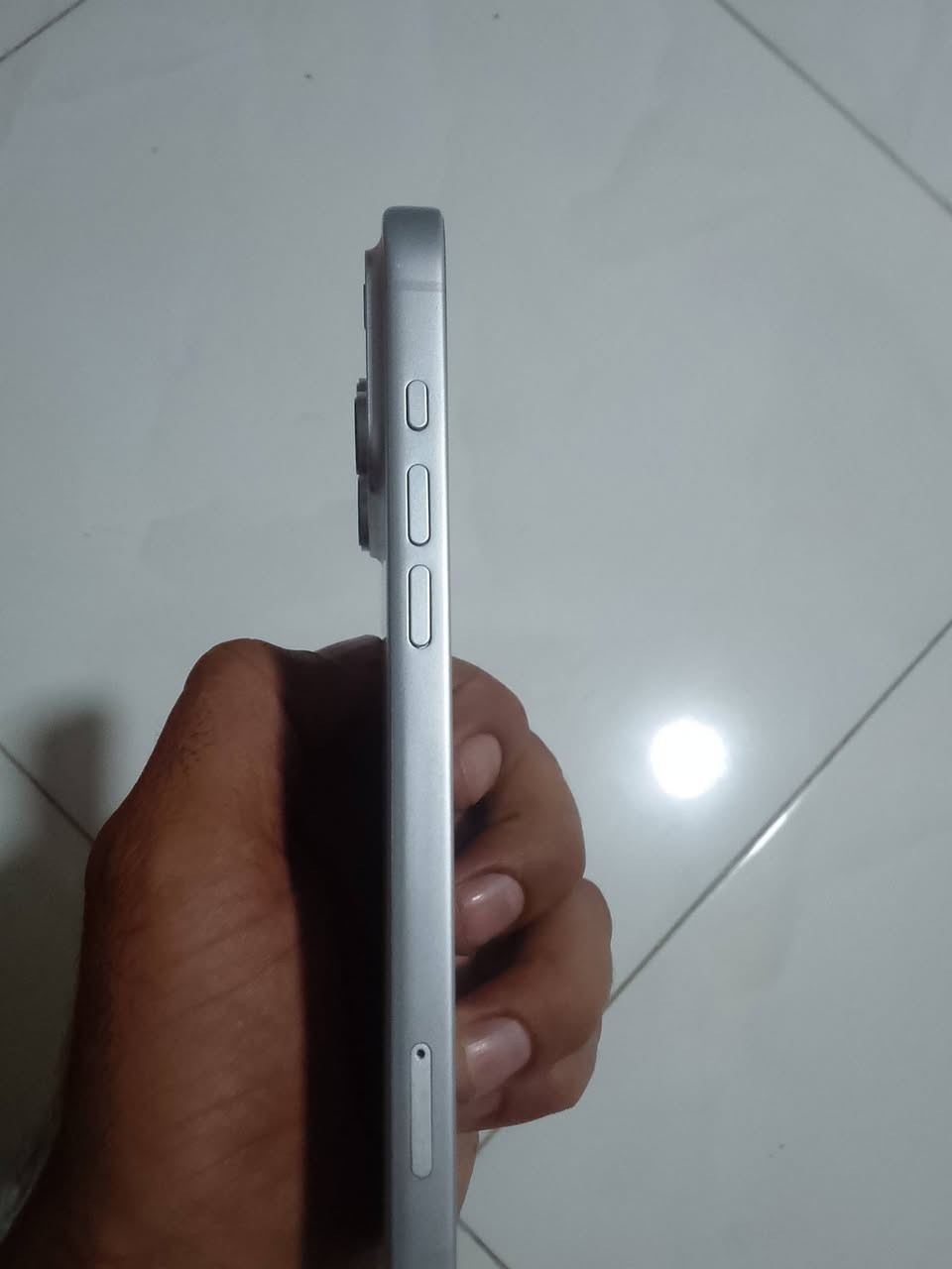السلام عليكم ايفون 17كوبي يعني باب ثاني الجهاز جديد كارتونه وكيبل مالته ويا شباب كوبي يعني مو اصلي السعر 100 قفل المكان البصره الجزيره شط العرب *********** متواجد واتساب فقط
