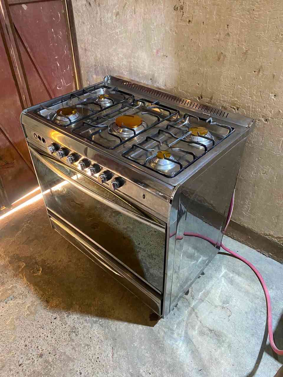 لبيع طباخ مصري نضيف جدا   العنوان طارميه شارع الضباط ***********
