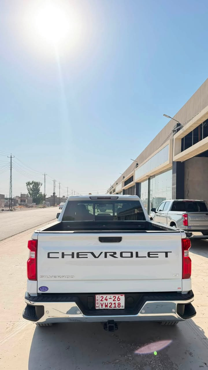 2024 CHEVROLET SILVERADO LT
اللون :- أبيض
الموديل :- 2024
سعة المحرك :- 5.3L بنزين V8
المسافه المقطوعه :66500 KM
مواصفات السيارة :- LT
دفع رباعي AWD 4*4
#الإضافات 
*   شاشه كبيره نفكيشن
* كير تعليق 
*   وَيْل دينالي
*   كاميرات محيطيه (360° )
*   تحكم سرعه
*  تحكم مسجل
*   كشاف
*   تشغيل عن بعد
*   بصمه
*   كراسي كهرباء
*   هاند بريك كهرباء
*   حساس أمامي وخلفي
*   تدفئة المقاعد
* الحادث حافة البوند صبغ والجاملغ الأمامي تعديل
* المكان موصل معارض الجديدة معرض RTR
* رقم التليفون ***********
