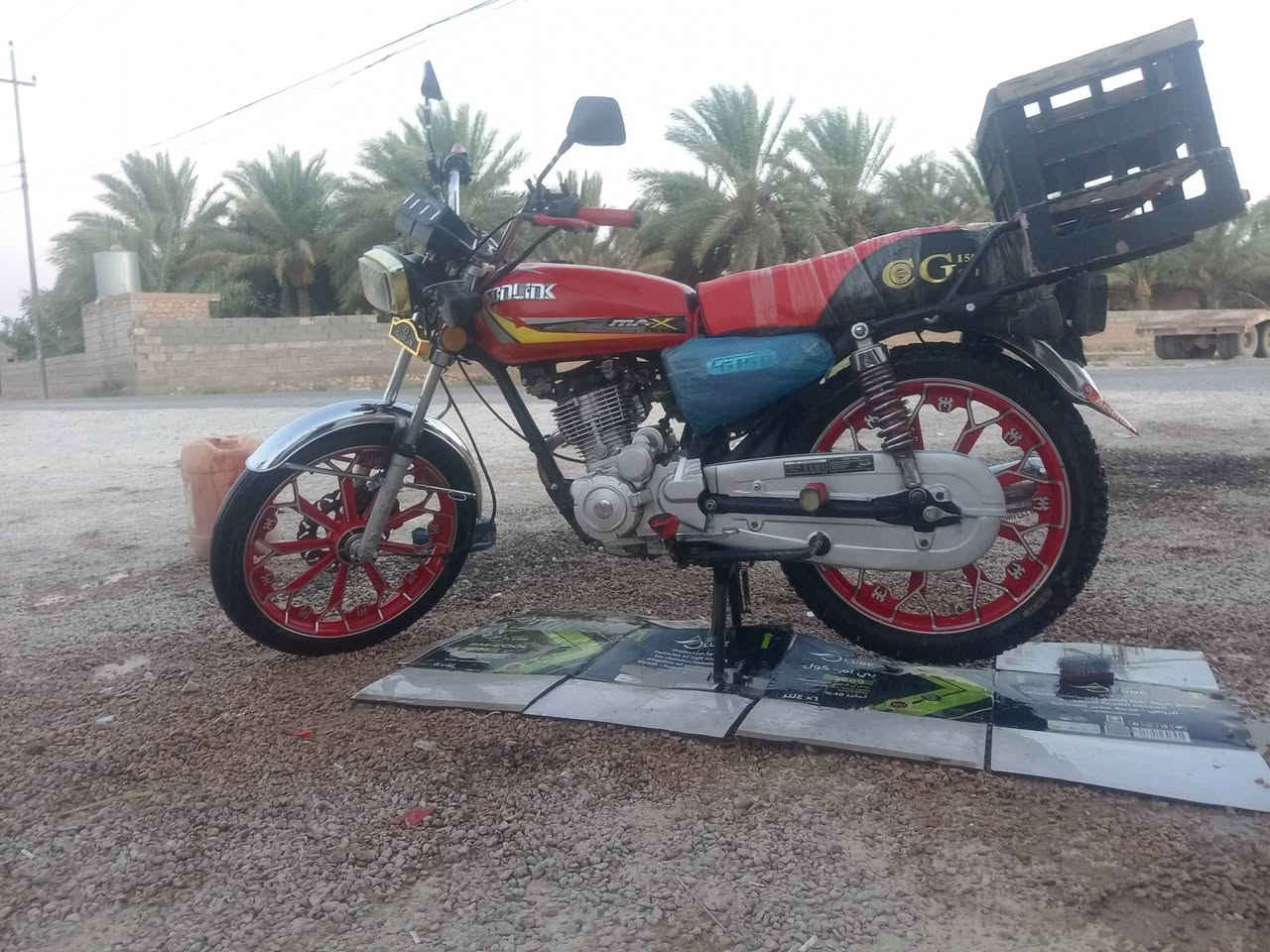 ماطور كلش نضيف وراقه كامله لستفسار *********** محرك فول  محرك 150سعر 700 وبي مجال بصيط
