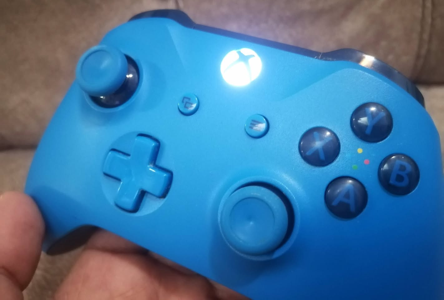 💙 Xbox one Controller shock Blue...
🌟 للمعتمدين 🌟 
للبيع يده اكسبوك اصلي شركة لووك ستكير شركة شغال مع بطارية شحن..
السعر 36 الف مع التوصيل ✨
للحجز والاستفسار على خاص
