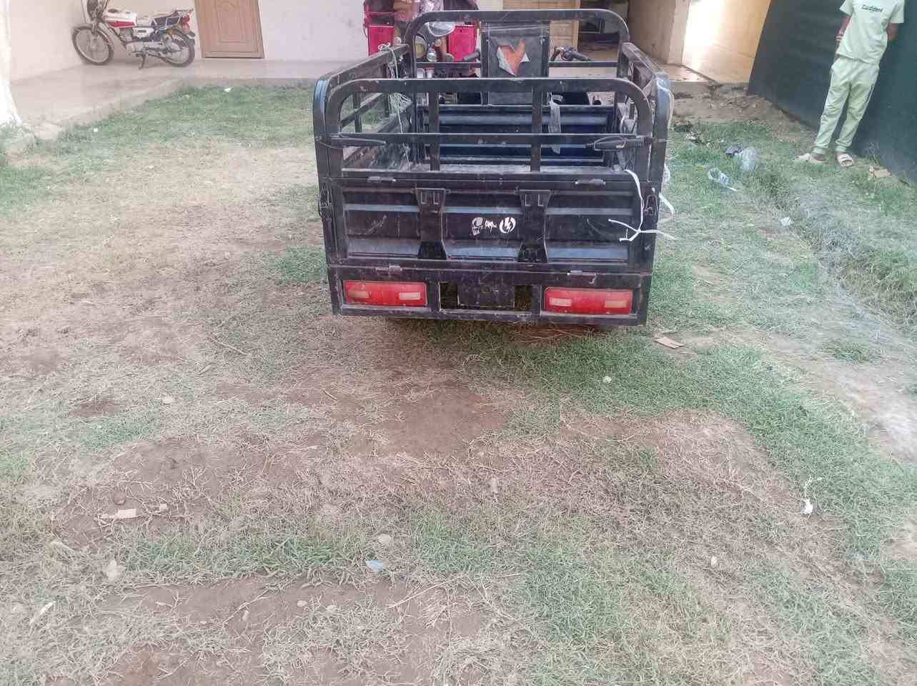 ستوتة شحن بطاريات جدد اويالة جدد شاحنة مالها الاصلية السعر850 او بيها مجال*********** اتصال بي وتساب
