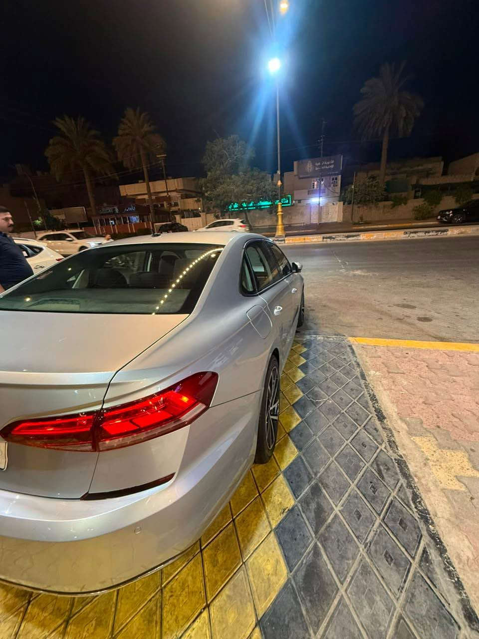 باسات تكسي مطار قطري للبيع 
ماشية ٢٨٥ الف كيلو
مصبوغ حزام بيها معجون اقل من شبر فقط بالجاملغ الايسر الخلفي وبالدوسة مال باب السكن 
المحرك ادامة كاملة تبريد ثلج كير جديد مال حاوية تخم تايرات السيارة كله محسن اديرلها 
السعر 133 مجال بسيط
مكانها بغداد
*********** بغداد, العراق

