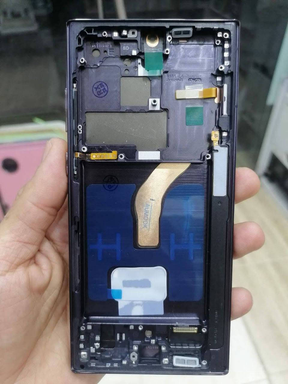 للبيع: شاشة S22 Ultra (أصلي صين) كاملة مع الفريم 📲
الحالة: جديدة زيرو (ملصقات المصنع عليها).
​النوع: أولد (OLED) انحناء كامل، دقة وألوان ممتازة.
​النسخة: الأمريكية (تتحمل بوردة طراز U بالمليم بدون تعديل).
