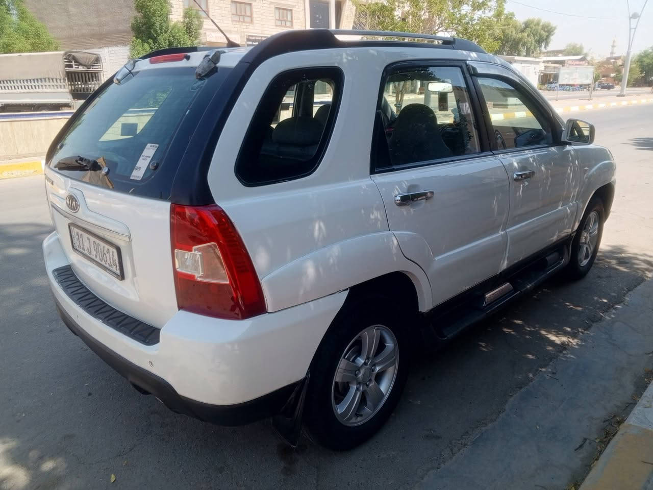 السلام عليكم 
كيا سبورتج 2009 خليجي صبغ شي قليل بدون دواخل بشرط قبغ جنطه وجاملغ وجاملغ ثاني شي قليل بشرط قيطان شركه بعده ما ملعوب بي وسونار بالمنشور 
 المكينه بلاد تخم تاير صدر جديد تبريد ثلج جاهزه سياره رقم انكليزي بغداد تحويل ثاني يوم 
السعر 105ومجال 
العنوان هيت
***********
