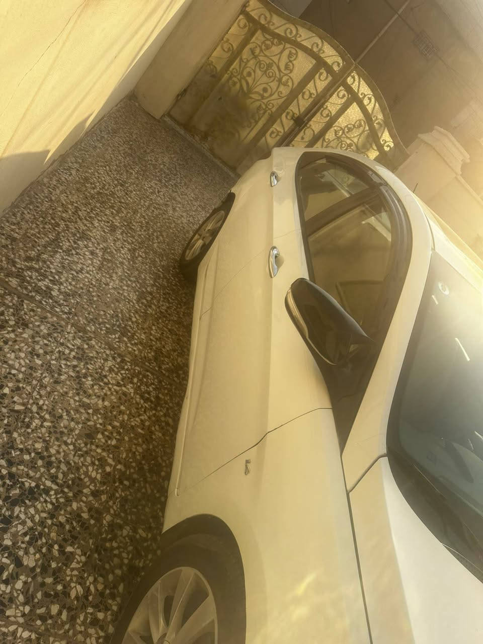 السلام عليكم 
 اكسنت موديل 2012خليجي
سياره محركها و كيرها مكفول1600 و تبريدها ثلج 
بيها صبغ 5 قطع 
بس سياره نضيفه كلش 
مسويلها ادامه كامله و صدر خلفي امامي جدد 
رقم بغداد 
السعر 85و بيها مجال للشراي 
رقم التواصل ***********
