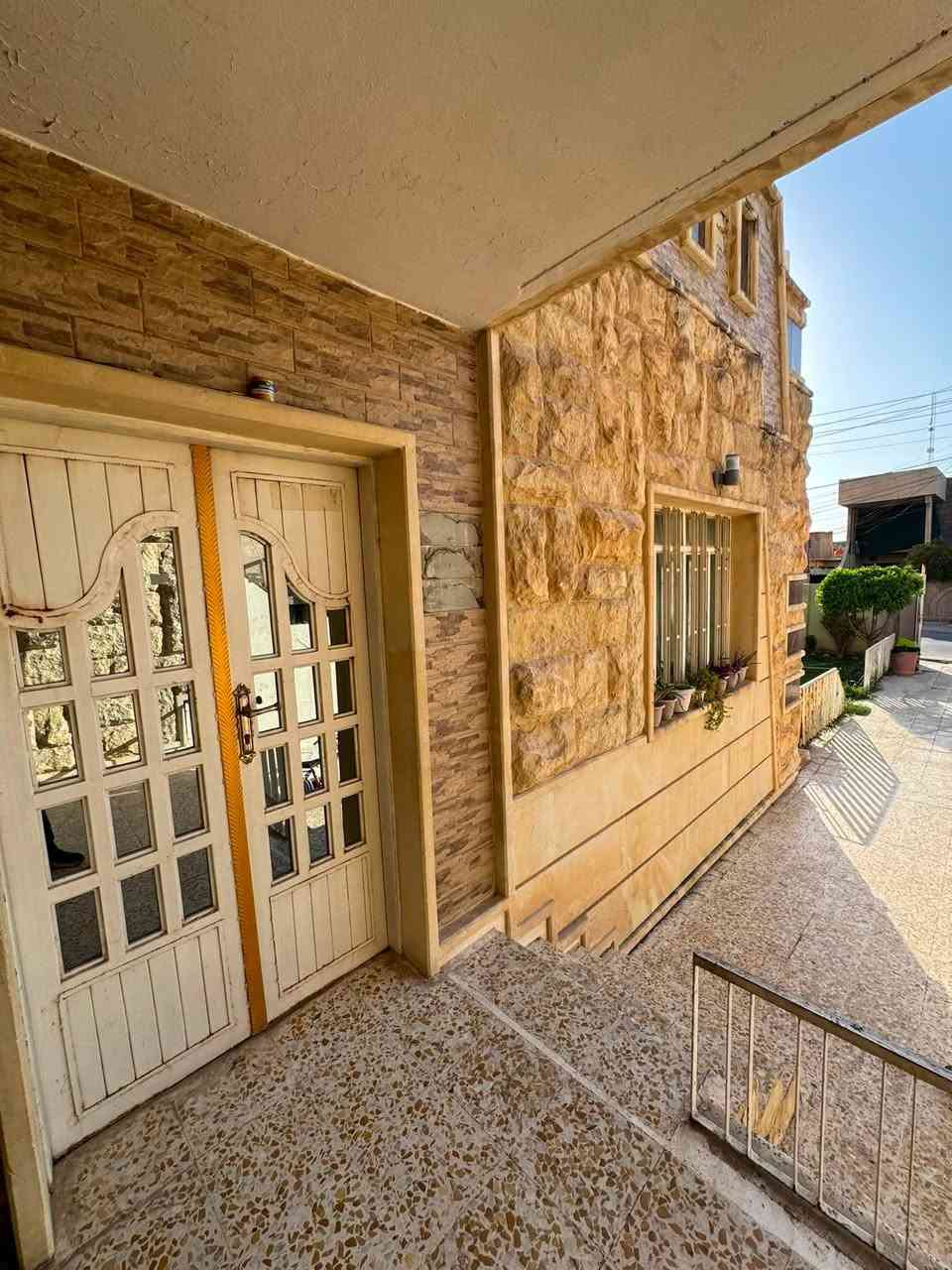 للبيع للبيع للبيع 

دار سكني في حي الرفاعي 
قرب اعدادية خالد ابن الوليد 

سند طابو 

المساحة 360 متر واجهة 12 عمق 30 
طابق ونص يحتوي الطابق الاول على غرفتين واستقبال كبير وصالة كبيرة ومطبخ  وحمامات+ سرداب  
وحديقة وكراج كبير 

يحتوي الطابق الثاني على غرفتين وحمامات

موقع جداً حلو ومميز عرض الشارع  20 متر 
للاستفسار 
الاتصال على الرقم التالي 

***********واتساب
