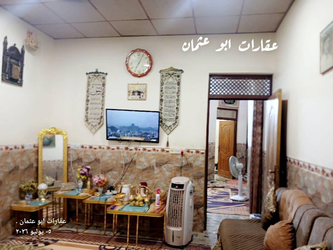 دار للبيع حي الجامعة المساحه ٣٠٠م طابقين ٥غرف وصاله ومطبخ وستقبال مجموعة صحيات غرفتين سويت الواجهة حجر ومرمر طبيعي البناء كله طابوق شغل جناي درجة أولى شارع ١٠م الستفسار عن السعر اتصل ***********
