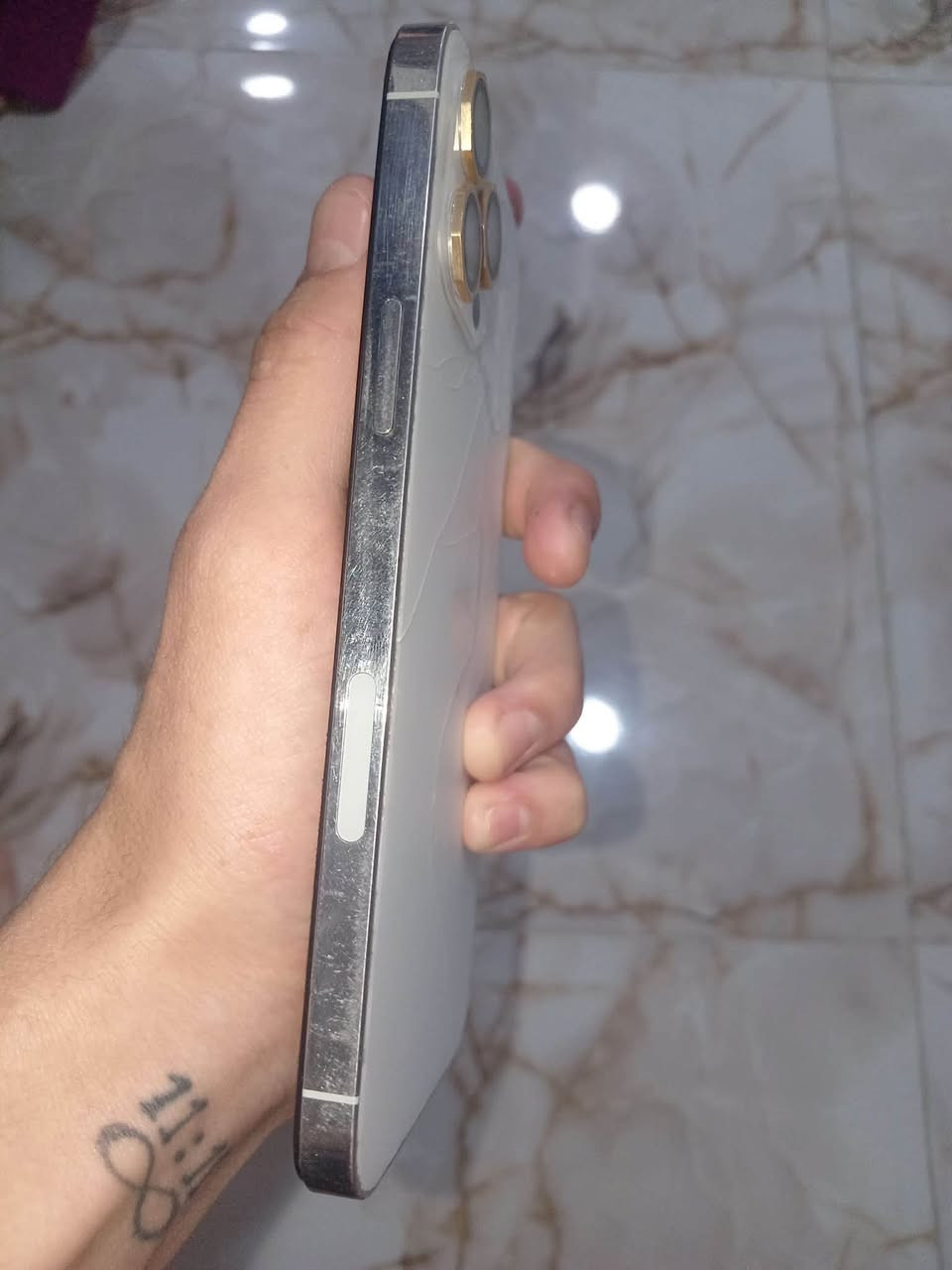 السلام عليكم
آيفون 12 برو ماكس 
جهاز قديم عندي بطاريه تحتاج تبديل وضهر مكسور وبي مشكله كل 3 دقايق يرست وتتصلح تصليحها بل زايد 50 ألف أبيعه على وضعه 
خابرني وتدلل بيع او مراوس باي شي عندك 
الرقم ***********
