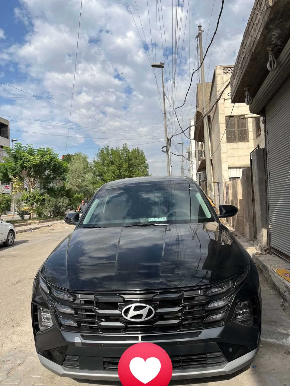 • النوع: Hyundai Tucson
• سنة الصنع: 2025
• الفئة: SE
• نوع الهيكل: SUV / كروس أوفر، 5 أبواب
• المحرك: بنزين 4 سلندر
• سعة المحرك: 2.5 لتر
• القوة: 187 حصان
• العزم: 178 lb-ft تقريباً (حوالي 241 نيوتن.م)
• ناقل الحركة: أوتوماتيك 8 سرعات
• نظام الدفع: أمامي FWD (2WD)
• عدد المقاعد: 5
• مقاس الإطارات: 235/65 R17
• مقاس الجنوط: 17 إنش، 7.0J
• ضغط الإطارات حسب الملصق: 35 PSI أمامي وخلفي
• الوزن الإجمالي المسموح GVWR: 4,717 رطل ≈ 2,140 كغم•
• لون المصنع (Paint Code): TCM
• تاريخ التصنيع الظاهر: 01/2025
• بلد التصنيع: المكسيك
• رقم الـVIN: 3KMJA3DE4SE020770
•وارد أمريكي دخول جديد قبل ايام
•الوحات (بغداد)
• شاشا متصلة 
•سياره اخت زيرو ماشيه قليل
•ضرر خلفي جنطه + خشم جاملغ اليمين امامي فقط لا غير شرط سونار ( مصلحه وكامله)
•صور الضرر في امريكا مرفقة في المنشور

عنوان بغداد الحرية 
التواصل *********** واتساب 
المعرفه السعر ارسل رقم (1)
