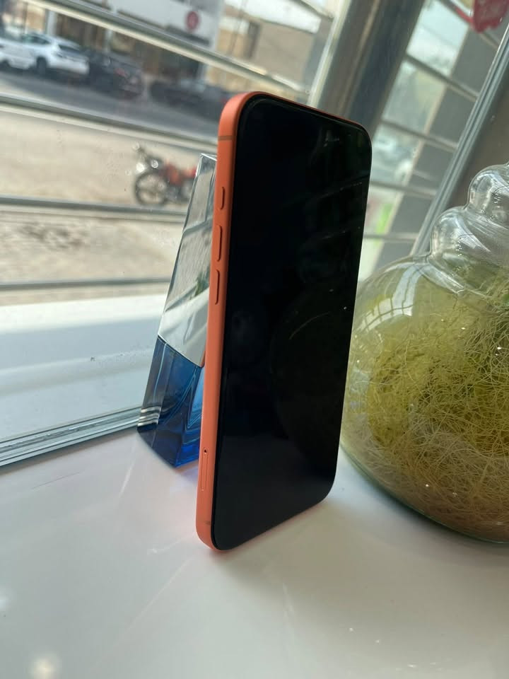 ايفون 17 pro max
بطاريه ٩٩
نضافه ١٠٠ 
شرق اوصط ذاكره ٢٥٦ شريحه 
لون برتقالي 

بس صدعه بشاصي من وره كلش خفيفه ممبينه 
سعر ١٧٩٠ 
*********** فقط بيع موجود واتساب
