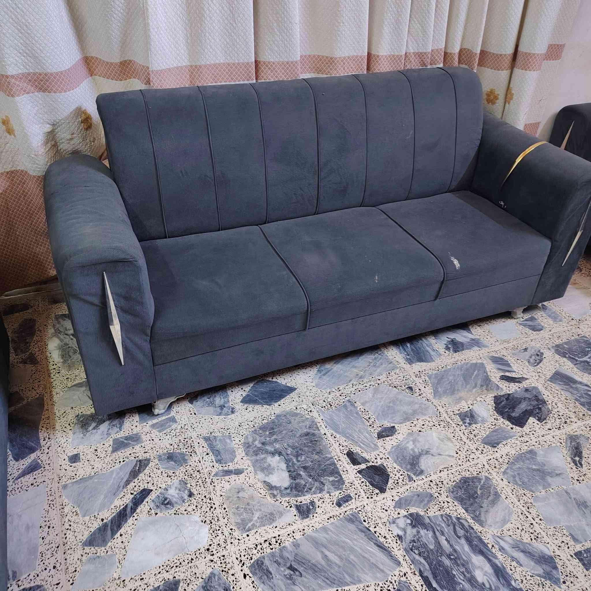 تخم للبيع عشر قطع مكانه حي البتول شارع جسر المشاه السعر ٢٠٠ الف بي مجال بسيط شراي اتصل ***********
