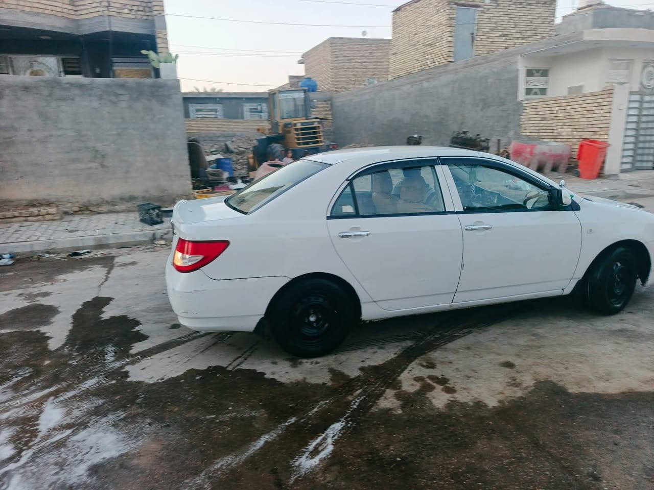 السلام عليكم بوادي f3 للبيع تدفئه وتبريد كير ومحرك خير من الله سياره جاهزه عنواني كوت حي الجهاد هاذه رقمي *********** اتصل وتدلل
