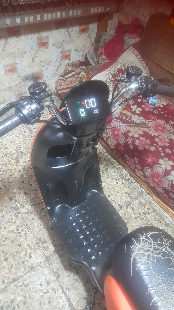 سلام عليكم دراجه شحن الريان 4 باتري سرعتها 60 وياهه سويجين وبصمتين مالتهه اوراق مالتهه الأصلي موجوده شغاله اي نقص مابيهه فول نضافه سعرهه400 شراي وتساب ***********
