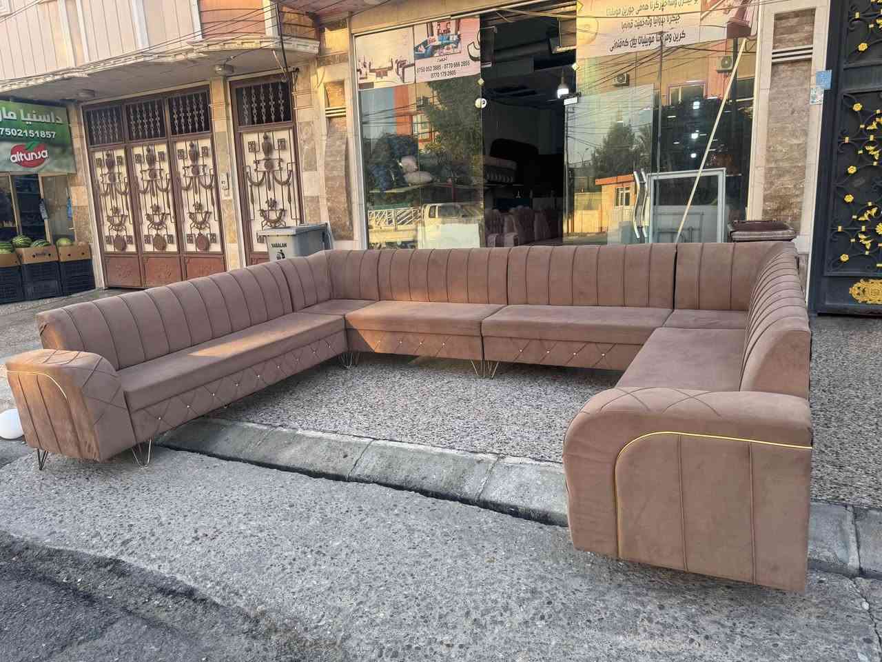 ديوان مستعمل نظيف زاويتين 14 نفر العنوان دهوك ماسيكه گوندي مقابل مدرسه عشق للااستفسار الااتصال على *********** واتساب دهوك, العراق
