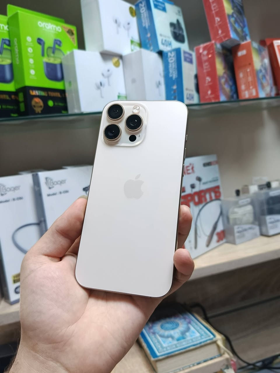 يالله سلام عليكم 
📱 آيفون 16 برو ماكس | 256GB

🔋 البطارية: 92%
📦 الملحقات: كاملة
🛡️ وتر بروف + مكفول
✨ النظافة: 100%

💰 السعر: 1,325,000
🤝 بي حك الجيه

📲 واتساب: ***********

📍 العنوان:
مركز برو – شارع السلام
مجاور مطعم أبو حسن

🔥 جهاز نظيف وجاهز للاستخدام❤️
