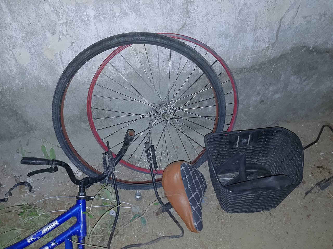 السلام عليكم ويلاه للبيع مال باسكل العدد2
ويل خلفي حجم 27 ويل كامل مع جوب وتاير مع دسك
و ويل امامي حجم 26 ويل كامل مع جوب وتاير 
ثنينهن سعرهن 20 وبيهن مجال 
 مكاني واسط الصويره  
اللاستفسار *********** 
غير متواجد ماسنجر فقط اتصال
