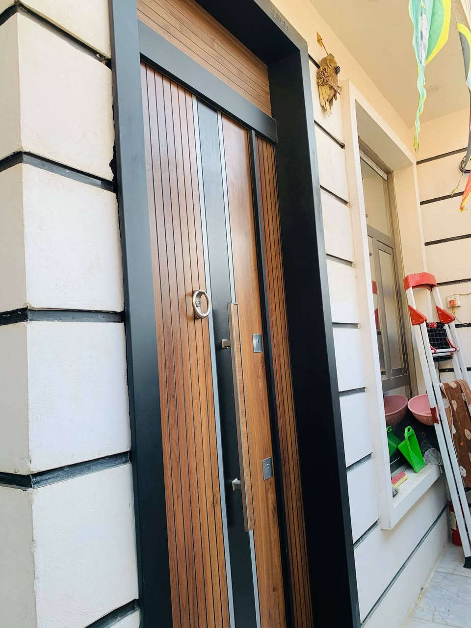 بيت مساحة ٧٠ متر للبيع الحرية الدور شارع ابو حطاب بناء حديث يحتوي على طابقين ونص مع ملحقات في الطابق الاول والثاني للأ ستفسار الاتصال بالرقم ***********
