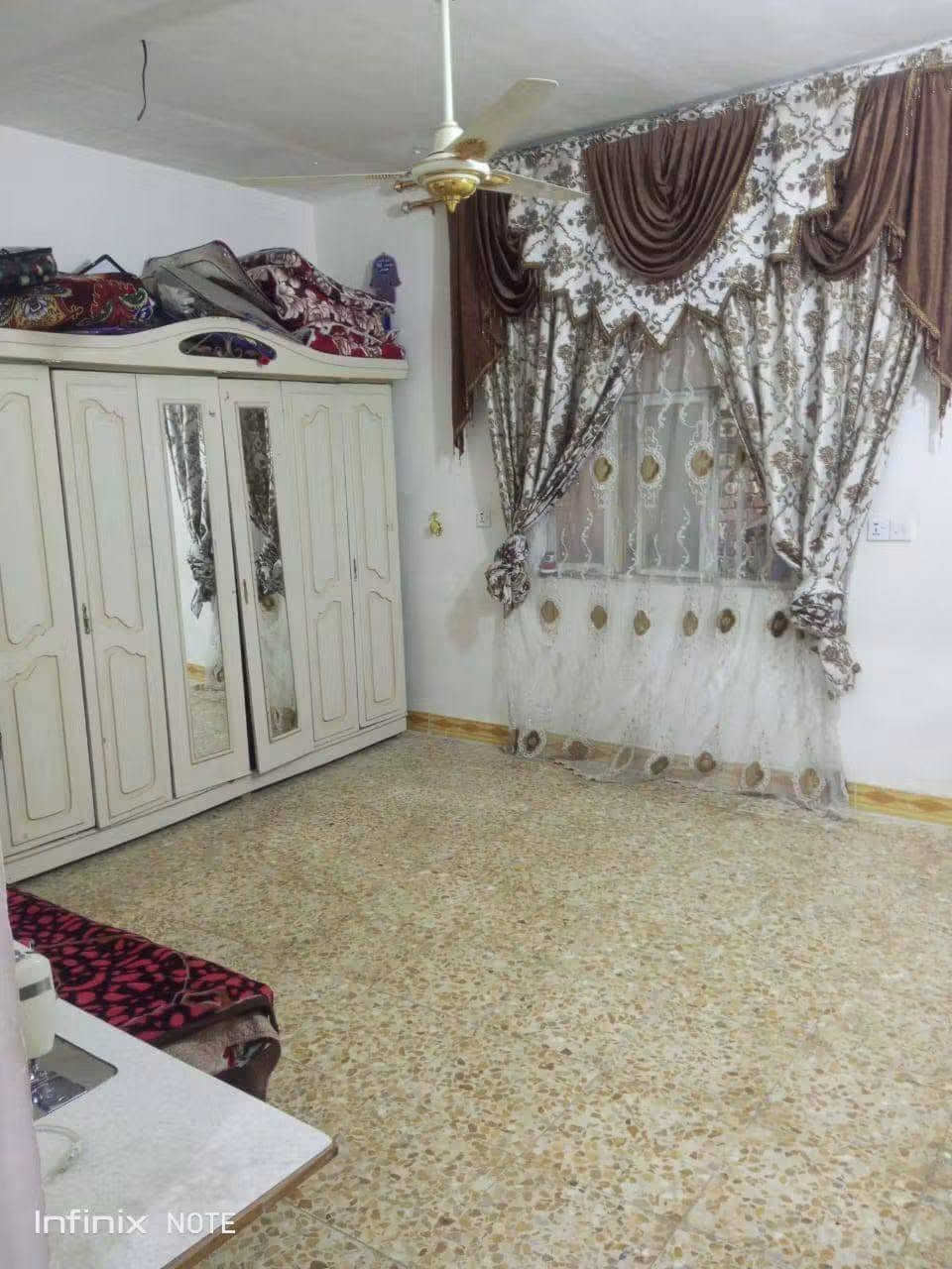 يالله .. دار سكن طابو سند ٢٥ تدخل شريك بالطابو حي متكامل وشورع مرتبه وخدمات من ماء اساله وكهرباء وطني وخط مولد ومجاري يبعدعن شارع سومر دغاره مسافه ١٥٠م موقعه حي غازي اول نزله مساحه البيت ٢٦٠م  بناء .. غرفتين وصاله ومطبخ وستقبال ومجمع صحيات داخليه وخارجيه .. حديقه حلوه ومرتبه .. تجعل لك  الراحه النفسيه والكعده الحلوه .. بناء نظيف وجديد. 

سعر البيت (٣٧) وبيه مجال  
التواصل والاتصال على الرقم ‏‪***********‬‏

نص مكتوب في الصور:
- Infinix NOTE