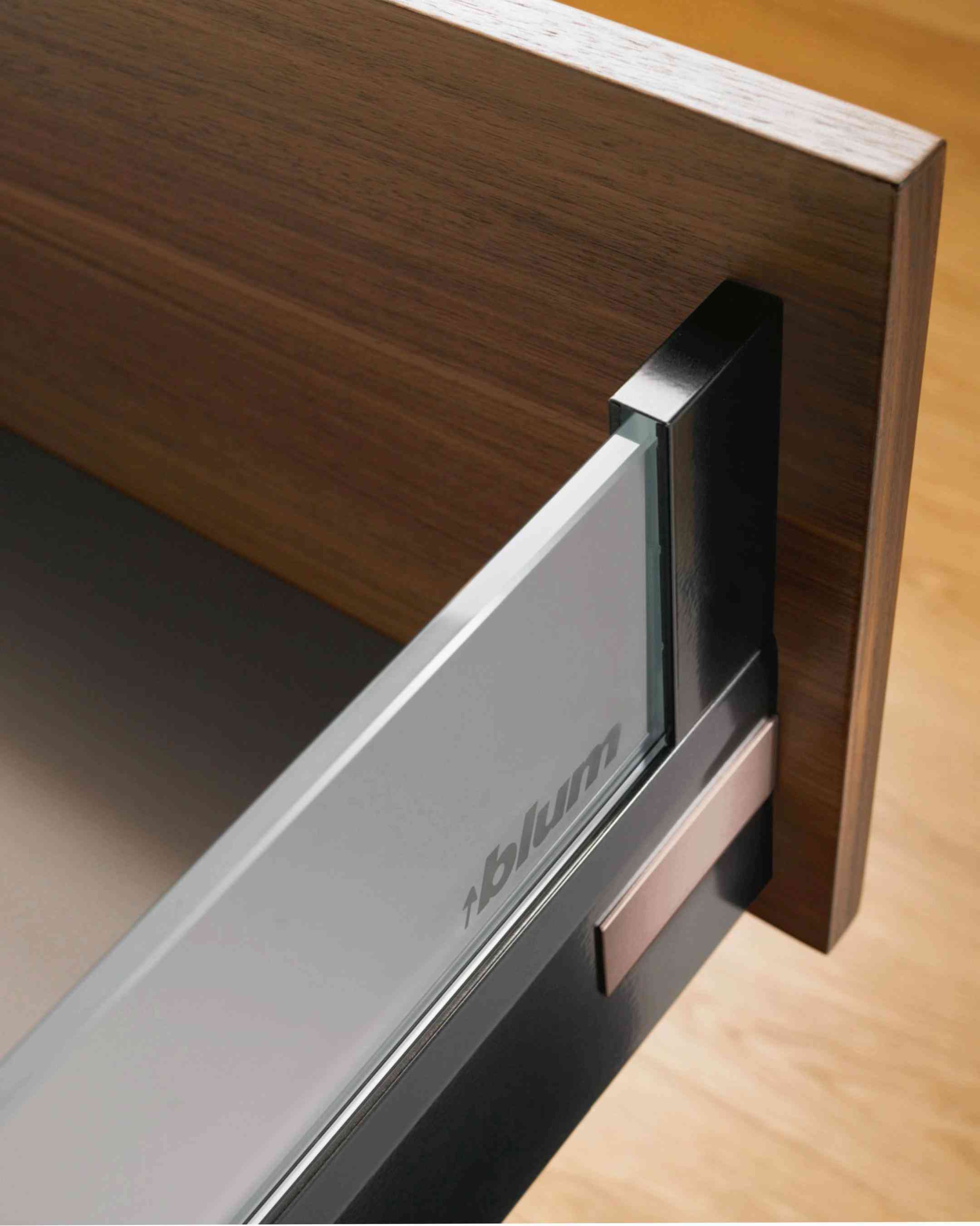 ‏✨TANDEMBOX INTIVO ✨ أدراج BLUM TANDEMBOX intivo — كل سنتيمتر محسوب وكل تفصيل مصمم لراحتك 🧡.. ‏‎•اللون الاسود قهوائي• الحمولة القصوى 30كغم• العمق 50سم•يمكن تركيبة هيدروليك او لمس كهربائي• ‏‎صنع في النمسا 🇦🇹  ✨TANDEMBOX INTIVO✨ BLUM TANDEMBOX intivo drawers — every inch is thoughtfully designed, and every detail is made for your comfort 🧡.. •Color black• Max load 30 kg• Depth  50cm •It can be installed  hydraulic or with electric touch• Made in Austria 🇦🇹  ‏‎‏‎‏‎🔵الوكيل الحصري لشركة BLUM في العراق ‏‎‏‎‏‎ضمان مدى الحياة💯 ‏‎‏‎‏‎شركة قمة التالين للتجارة العامة ‏‎‏‎‏‎‏‎📍العنوان: بغداد - كرادة خارج - ساحة عبدالقادر  الجزائري 📲*********** ‏‎‏‎‏‎‏‎لمعرفة الاسعار والتفاصيل  يرجى  مراسلتنا  WhatsApp على *********** ‏‎‏‎‏‎‏‎نسعى دائما لخدمتكم! 💙 !We always strive to serve you you! ‏#BLUM #BlumIQ  #BlumIraq #BlumBaghdad  #Blumaustria  tandemboxintivo
