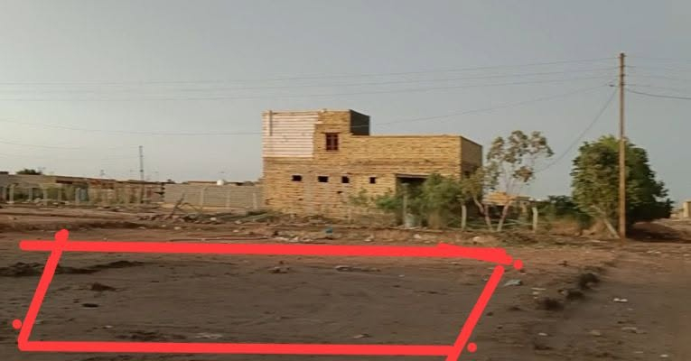 السلام عليكم قطعة ارض للبيع 120متر في حي جوادين مقابل الاسكان الصناعي بالنزله الثانيه قرب المدرسة الاتصال على الرقم *********** بنص البناء
