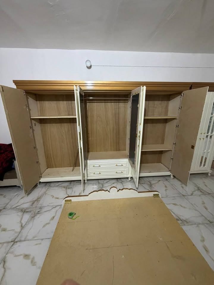 غرفه للبيع عراقيه عله شكل تركي جديده بعدها بحيلها قماش ما مخلين بيها تواصل واتساب ***********
