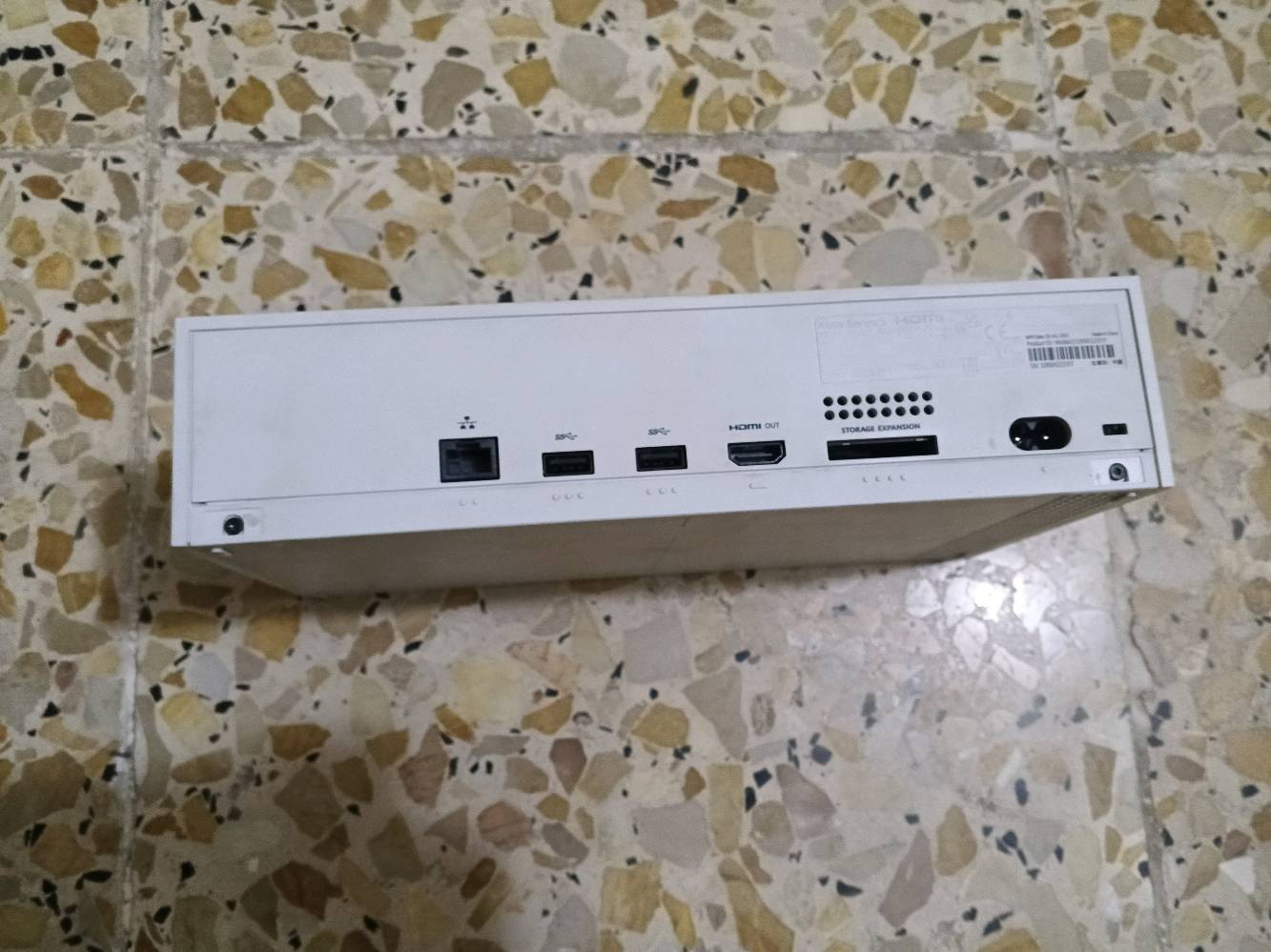 سلام و عليكم جهاز اكس بوكس سيريس اس كامل ملحقات ذاكرة 512 وياه ثنين يدات اصليات مابيهن اي مشاكل بس اكو يدة ال R2 مشلوع مبين بل صورة اصدار 2022 سعر 450 قفل قفل أو مراوس وية بلي 5 فات مكاني بغداد الشعب ***********
